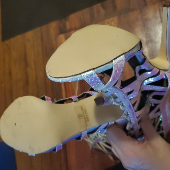 High heels - Picture 2 of 3